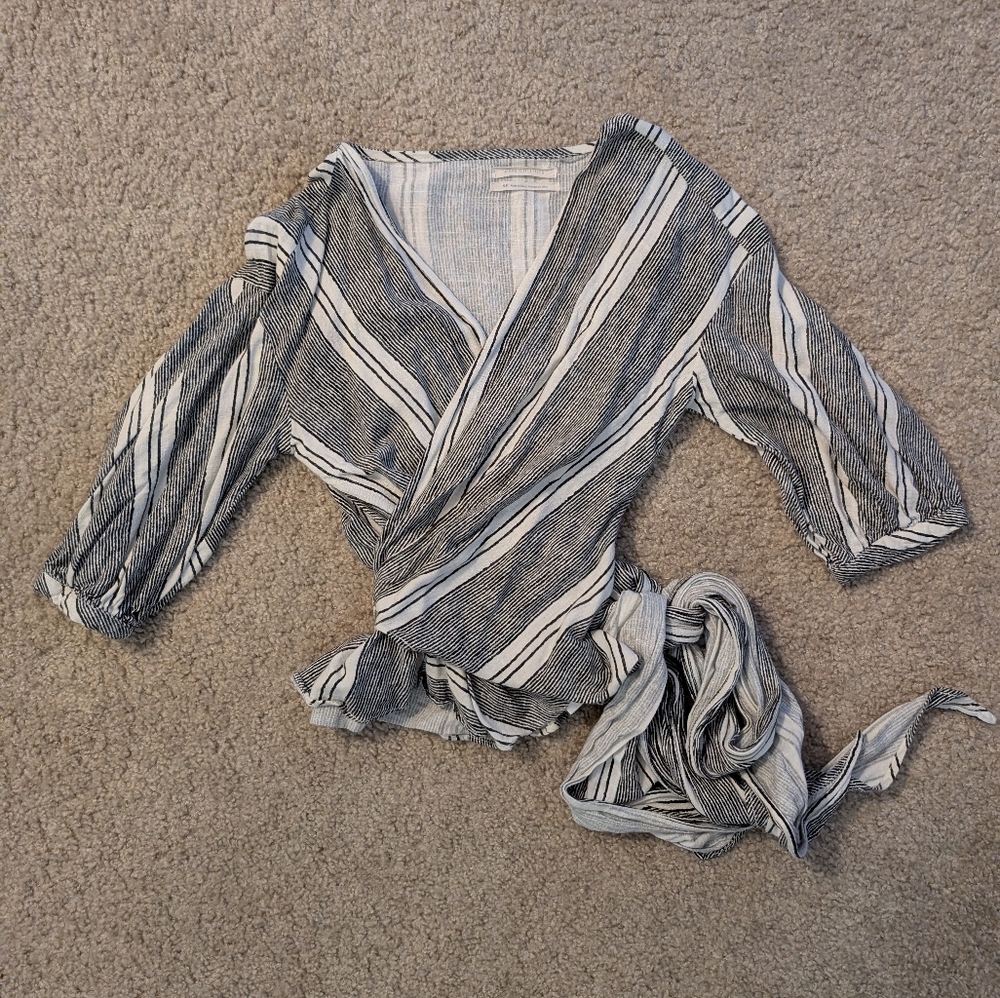 Urban Outfitters Linen Wrap Top Size Small